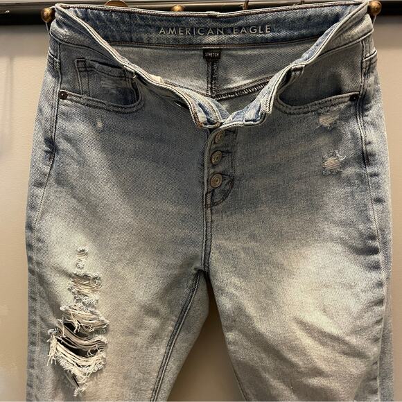 American Eagle High-Waisted Distressed Mom Jeans | 0 Regular, Button Fly, Light - Picture 4 of 8